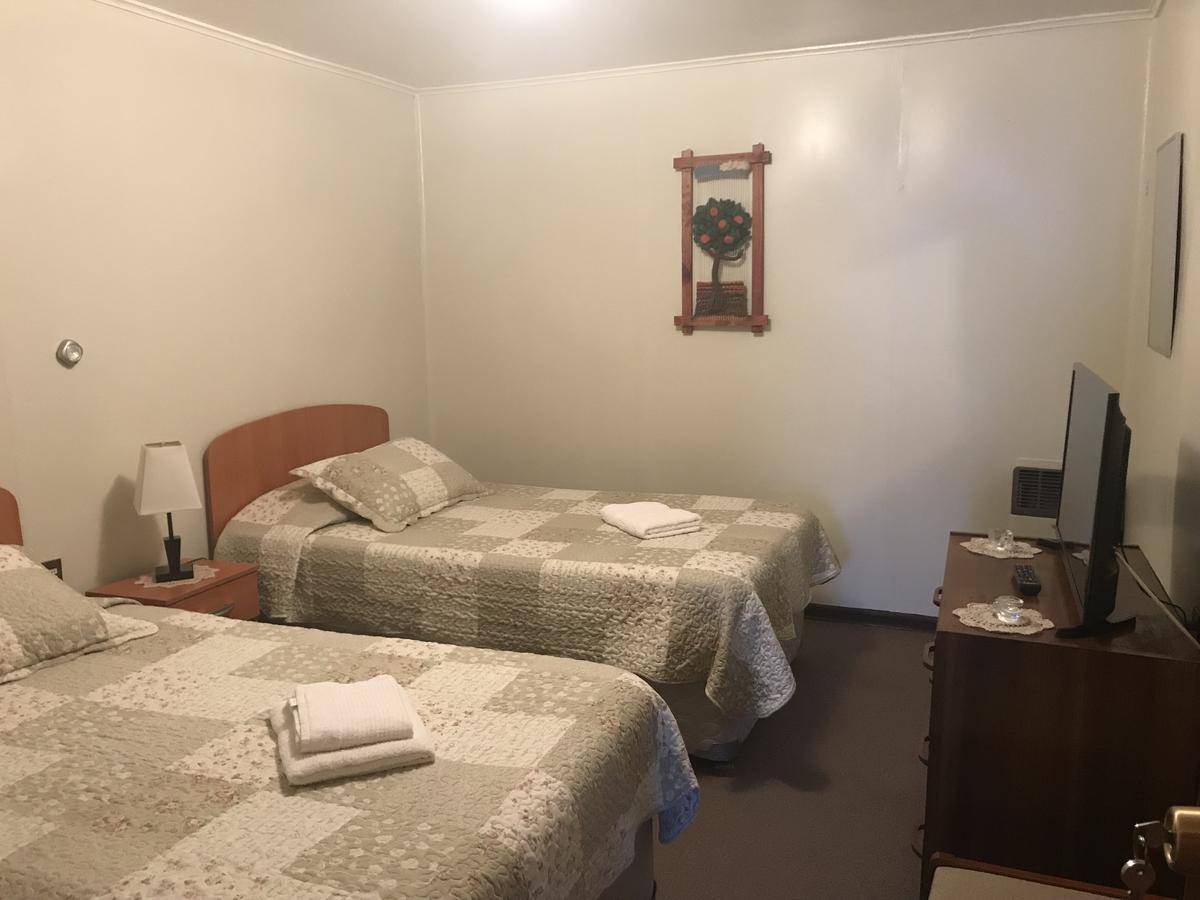 Hospedaje Baquedano Puerto Natales Bagian luar foto