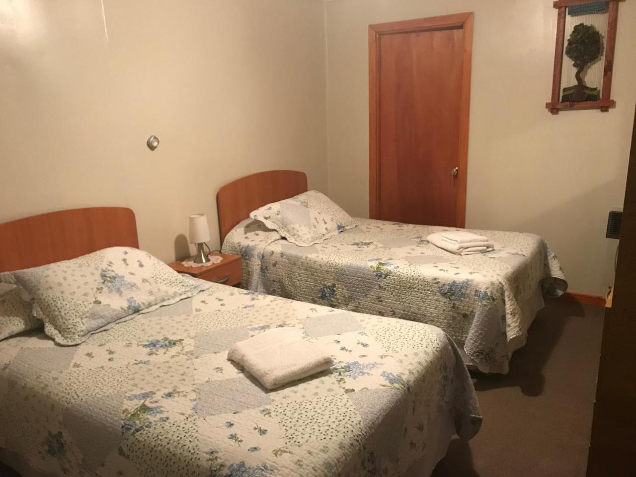 Hospedaje Baquedano Puerto Natales Bagian luar foto